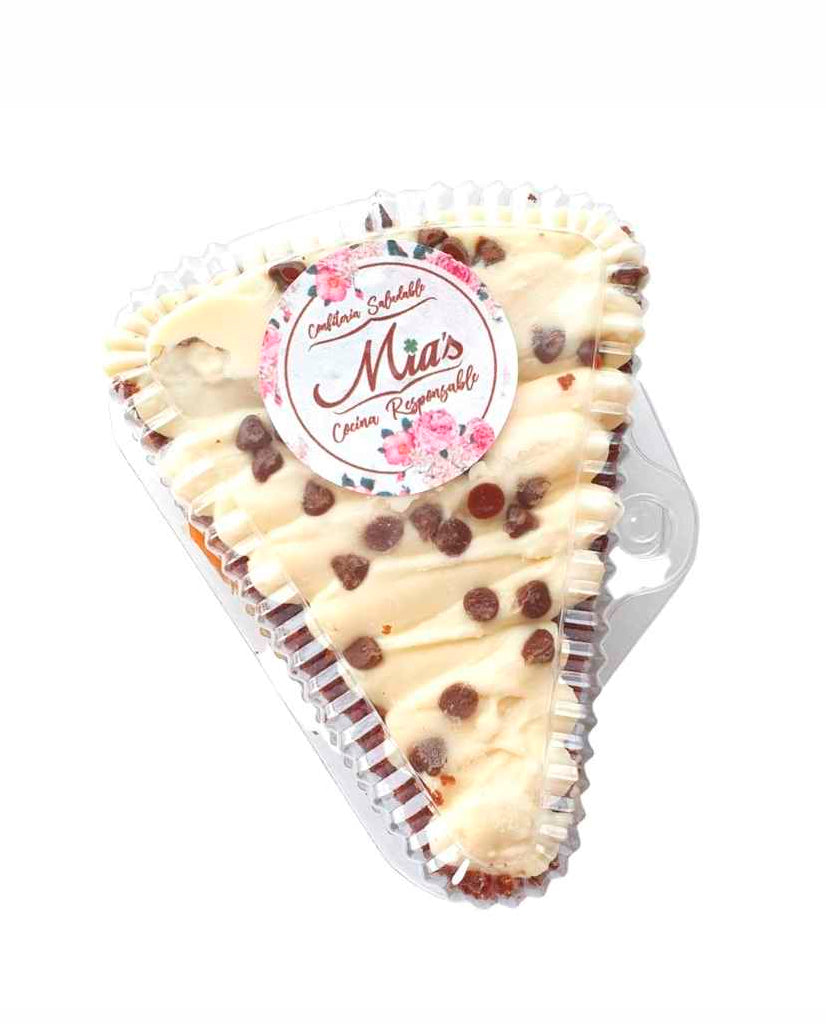 Torta triangulo de chocolate con cobertura blanca Mias